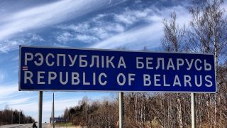 В Беларуси разрешили вывозить в Латвию и Литву продукты сверх установленных норм